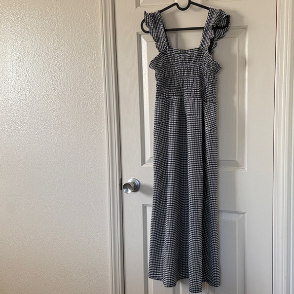 Old Navy Dresses & Skirts - Old Fit & Flare Lightweight Smocked Blue & White Gingham Midi Dress